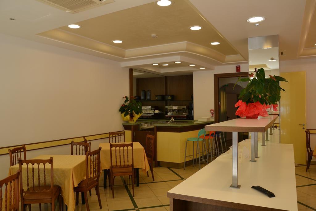 Hotel Ariston Misano Adriatico Dış mekan fotoğraf