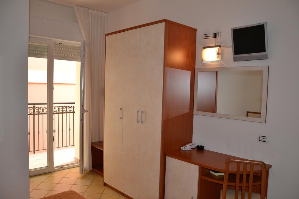 Hotel Ariston Misano Adriatico Oda fotoğraf