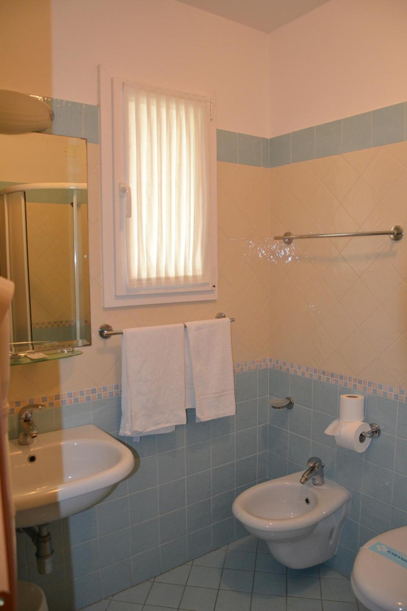 Hotel Ariston Misano Adriatico Oda fotoğraf