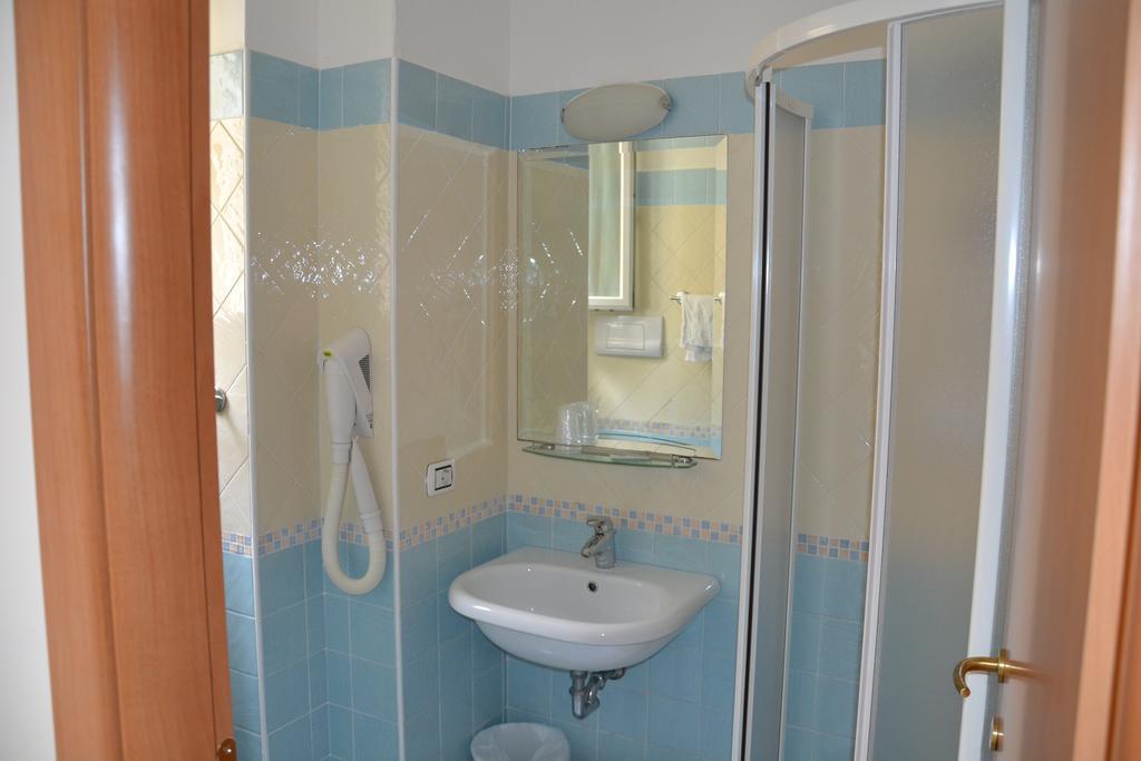 Hotel Ariston Misano Adriatico Oda fotoğraf